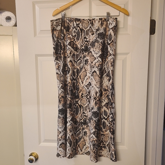 Black Tape - Midi Skirt - Snake Skin - Picture 2 of 4